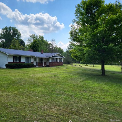 5060 Pinecone Dr, Lapeer, MI, 48446-3518 | Card Image