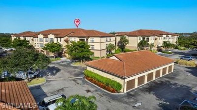 Aerial view with a residential view | Image 30