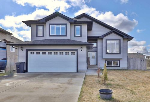 205 1 Street S, Hay Lakes, AB, T0B1W0 | Card Image