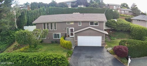 7909 Englewood Crest Dr, Yakima, WA, 98908-1116 | Card Image