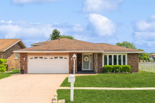 10927 Circle Dr, Palos Hills, IL, 60465-2218 | Card Image