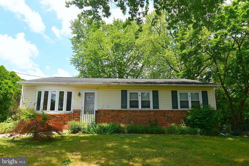 942 Mearns Rd, WARMINSTER, PA, 18974-2812 | Card Image