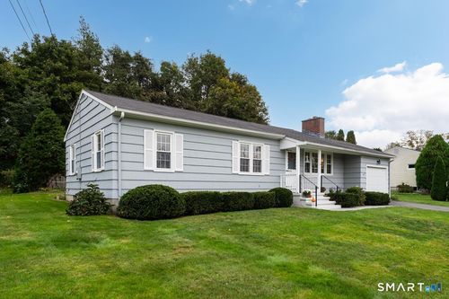 9 Victoria Dr, Branford, CT, 06405-3112 | Card Image