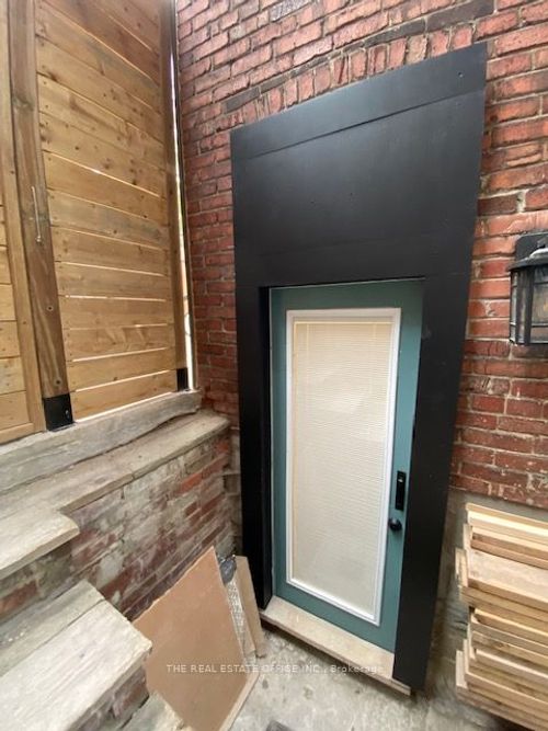 lower-388 Woodbine Ave, Toronto, ON, M4L3P6 | Card Image