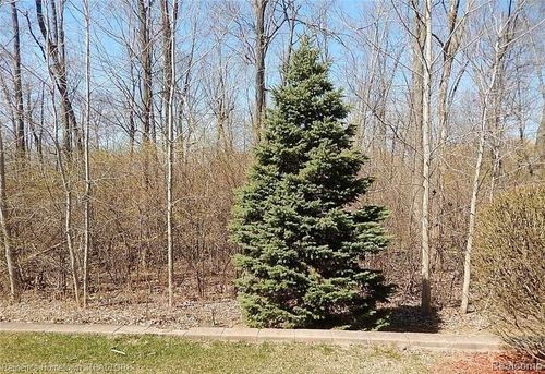 1137 Abbey Ct, Westland, MI, 48185-8521 | Card Image