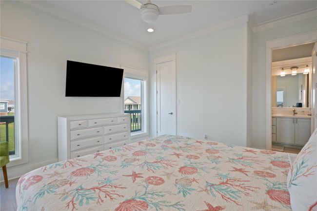 852 Lazy Ln, House other with 4 bedrooms, 3 bathrooms and 1 parking in Crystal Beach TX | Image 17