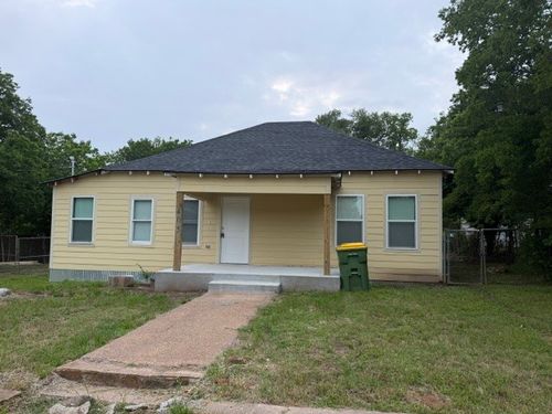 405 E Evans St, Hearne, TX, 77859-2933 | Card Image
