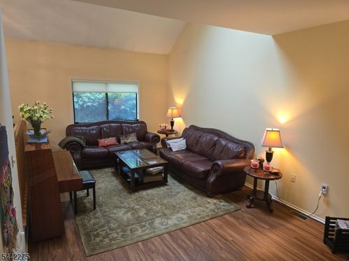 41 Arbor Cir, Basking Ridge, NJ, 07920-3167 | Card Image