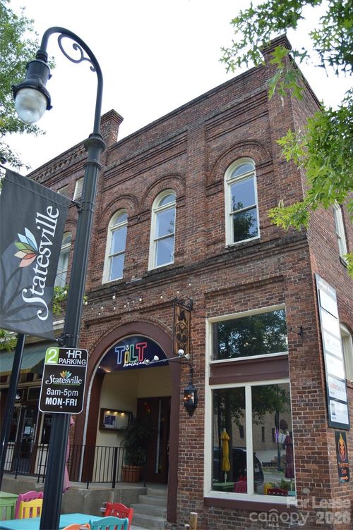 121 N Center St, Statesville, NC, 28677-5386 | Card Image