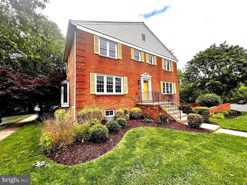 6572 Flagmaker Ct, Falls Church, VA, 22042-2201 | Card Image