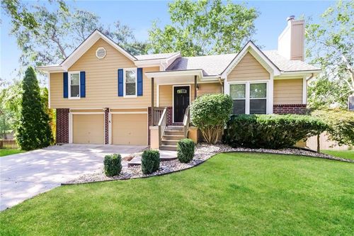 1321 Ne Quail Walk Dr, Blue Springs, MO, 64014-6543 | Card Image