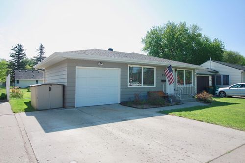 826 4th St N, Wahpeton, ND, 58075-3405 | Card Image