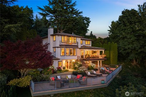 2555 Magnolia Boulevard W, Seattle, WA, 98199 | Card Image