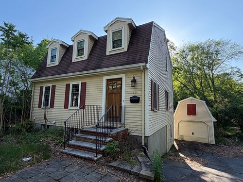 83 Seaver St, Wellesley, MA, 02481-6725 | Card Image