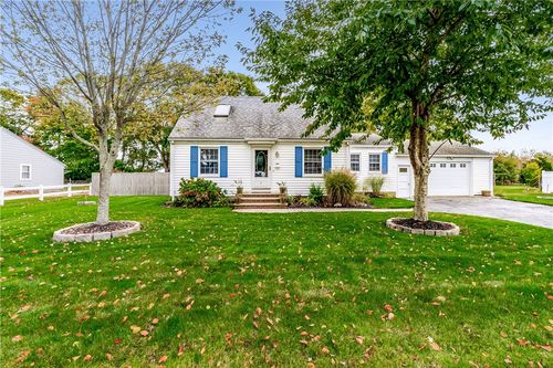 8 Charles Ave, Westerly, RI, 02891-2708 | Card Image