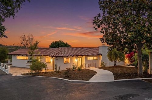 1765 Robinhood Rd, Vista, CA, 92084-7447 | Card Image