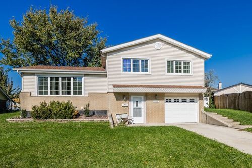 9008 Forest Ln, Hickory Hills, IL, 60457-1657 | Card Image