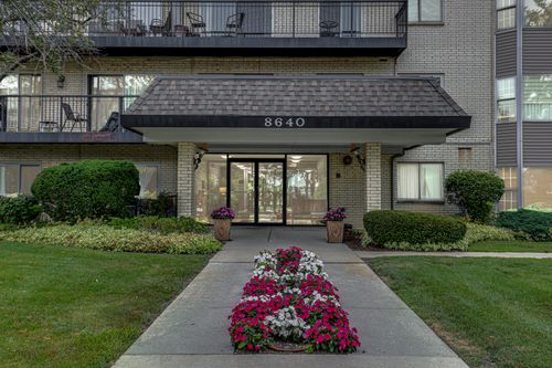 425-8640 Waukegan Rd, Morton Grove, IL, 60053-2224 | Card Image