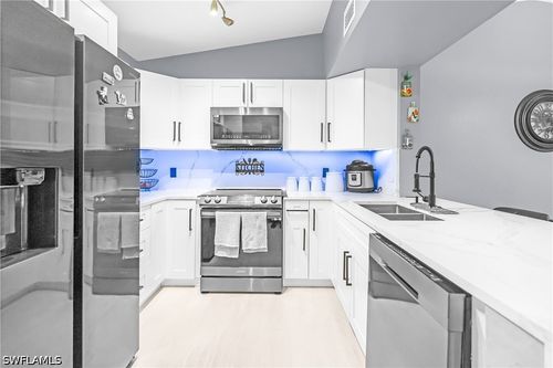 1033-8274 Key Royal Cir, NAPLES, FL, 34119-6812 | Card Image