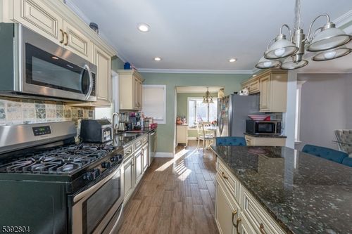 807 Jaques Ave, Rahway, NJ, 07065-3824 | Card Image