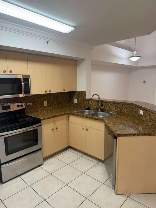 apt-301-4211 San Marino Blvd, West Palm Beach, FL, 33409-8600 | Card Image
