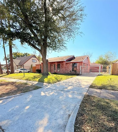 12335 Huntington Field Drive, Houston, TX, 77099 | Card Image