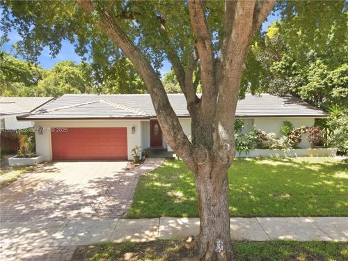16500 Stonehaven Rd, Miami Lakes, FL, 33014-6055 | Card Image