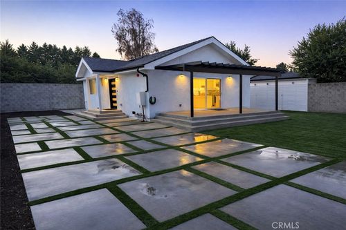 12-22827 Calvert St, Woodland Hills, CA, 91367-3204 | Card Image