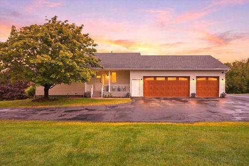 765 Oriole Ln, Hudson, WI, 54016-7675 | Card Image