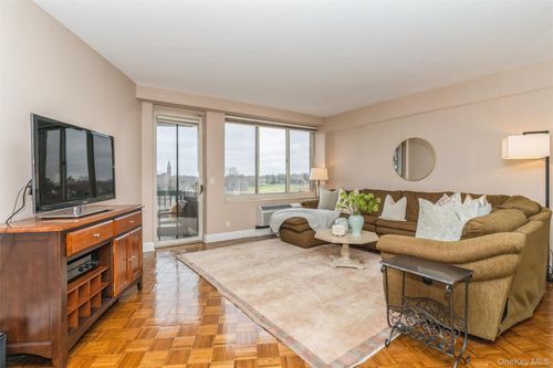 apt-707-111 Cherry Valley Ave, Garden City, NY, 11530-1574 | Card Image