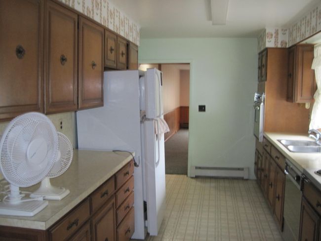 galley kitchen | Image 10