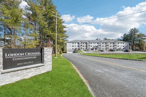 303-10100 S Willow St, Manchester, NH, 03103-2401 | Card Image
