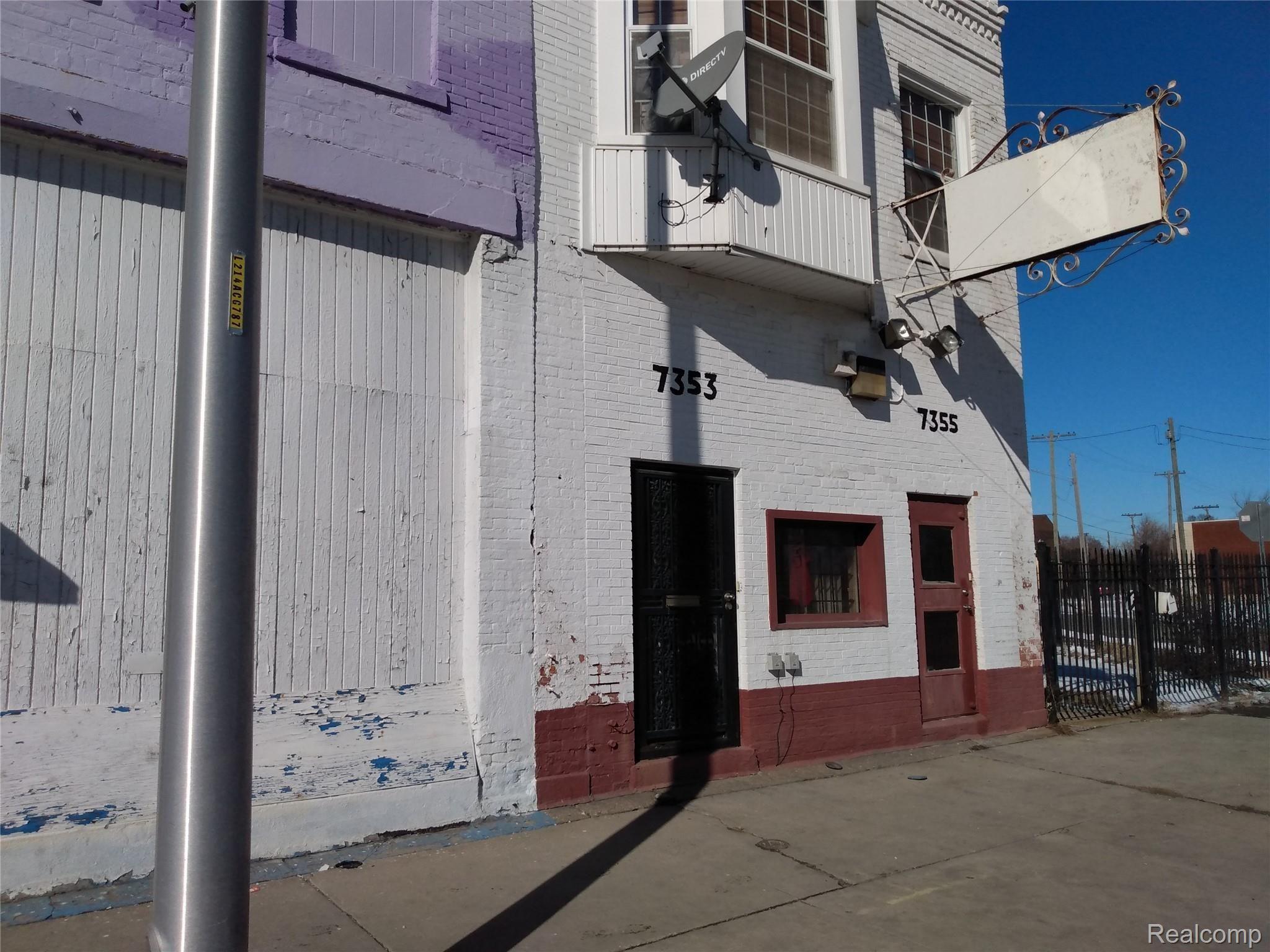 7353 Gratiot Ave, Detroit, MI 48213-2817