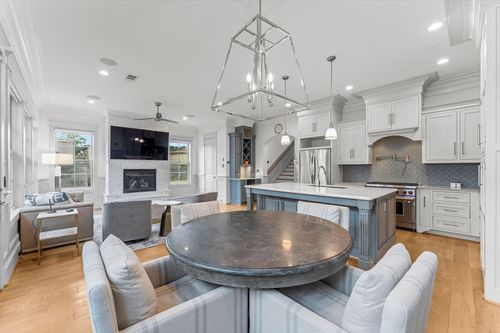 426 Marshall St, Houston, TX, 77006-4517 | Card Image