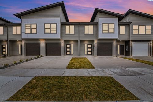 4529 Road 114, Pasco, WA, 99301-6389 | Card Image