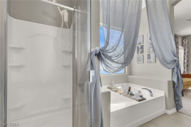 Relax in the oversized soaking tub | Image 23