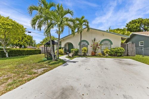 740 Sw 9th St, Hallandale Beach, FL, 33009-6939 | Card Image