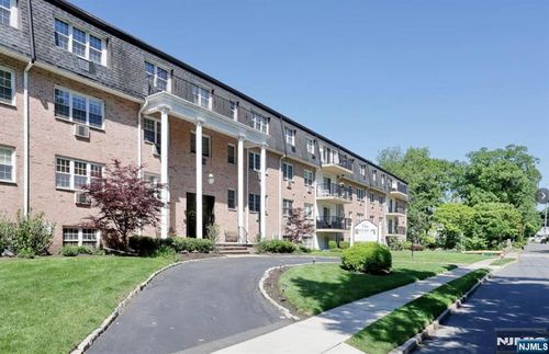 550 Fairview, Westwood, NJ, 07675 | Card Image