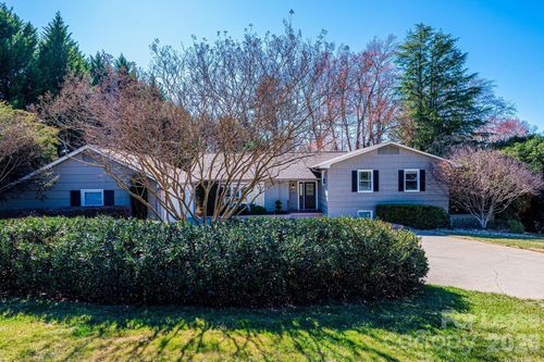 2035 2nd St Nw, Hickory, NC, 28601-1201 | Card Image