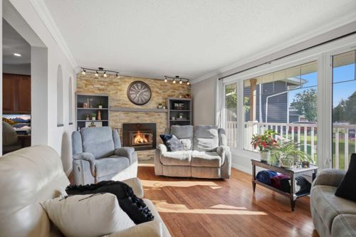 31 Willow Cres, Lacombe, AB, T4L1V3 | Card Image