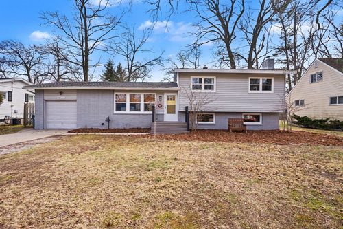 2289 Castle Ave, Norton Shores, MI, 49441-3305 | Card Image