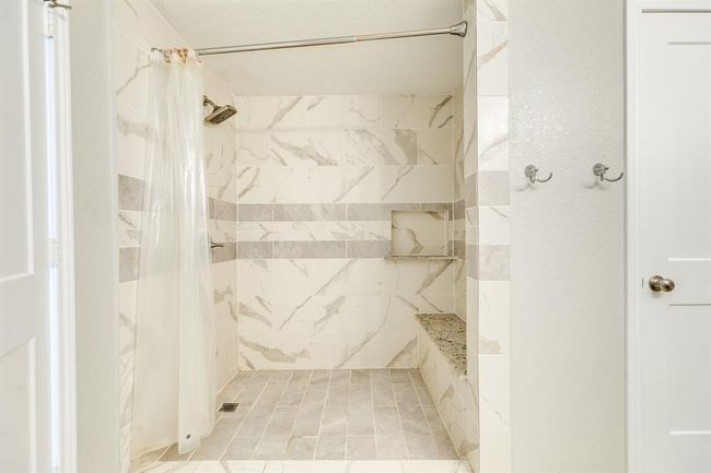 Beautiful shower with built in bench | Image 14