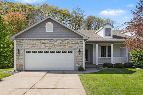 2221 Hunters Run, Kalamazoo, MI, 49048-6142 | Card Image