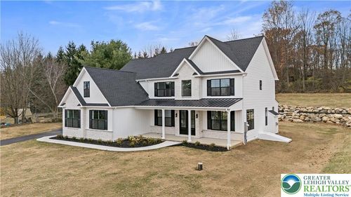 901 Renaldi Rd, Wind Gap, PA, 18091-9654 | Card Image