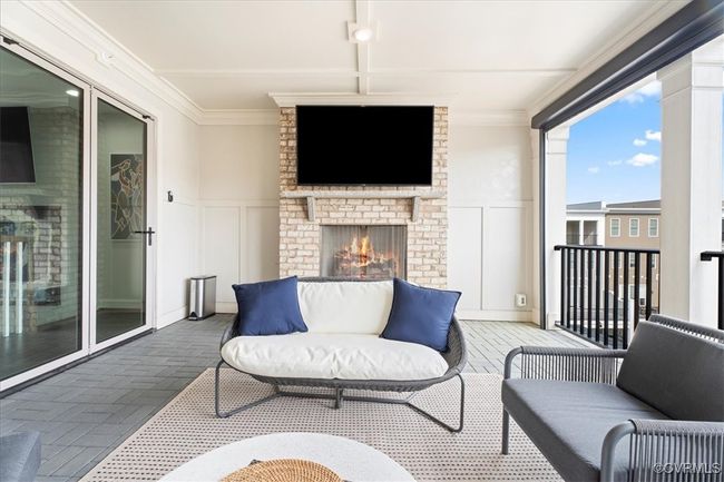View of sunroom | Image 32