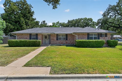 501 E 24th Ave, Belton, TX, 76513-1611 | Card Image