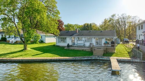 555 S Lakeside Dr, Michigan Center, MI, 49254-1524 | Card Image