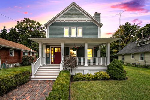 604 N Mechanic St, Berrien Springs, MI, 49103-1029 | Card Image