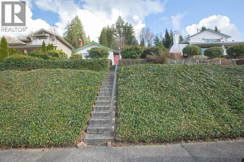 7352 Barnet Rd, Burnaby, BC, V5A1E4 | Card Image