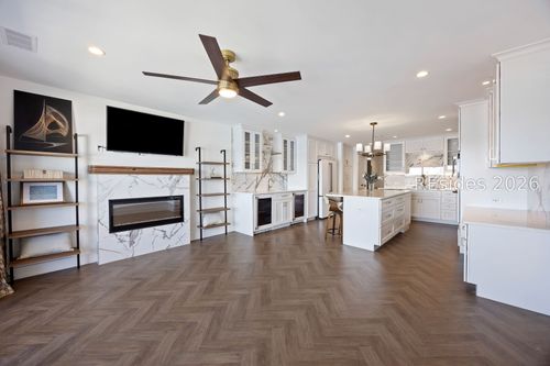 apt-411-100 Helmsman Way, Hilton Head Island, SC, 29928-3242 | Card Image